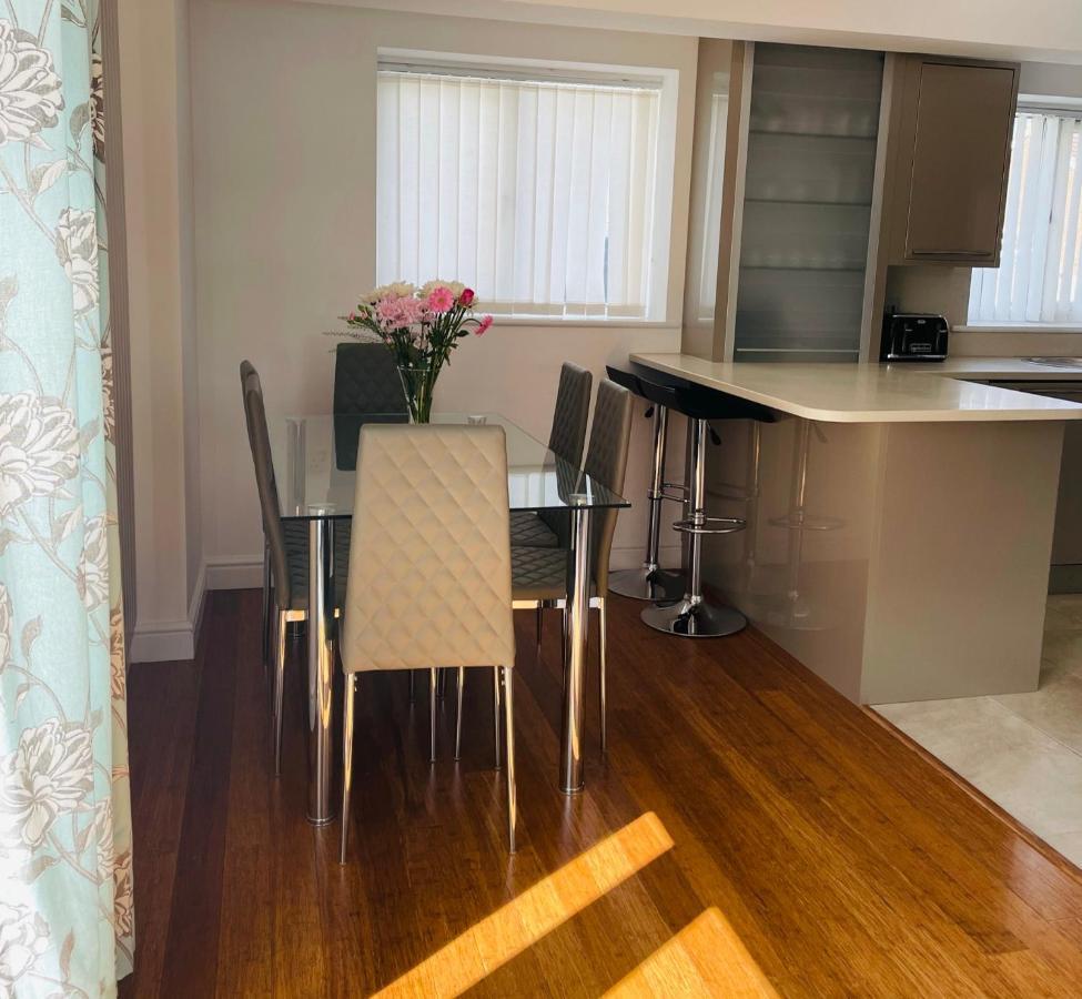 Sunny Corner, Padstow. Spacious 3 Bedrooms, 2.5 Bathrooms, Parking, Garden. Bagian luar foto